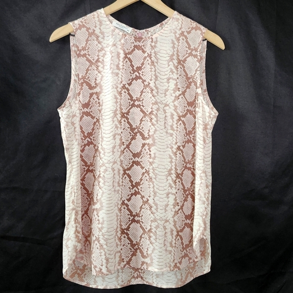 Equipment Femme Women's 100% Silk Top Size M Muted Lilac Snake Skin Print Career - Picture 1 of 7